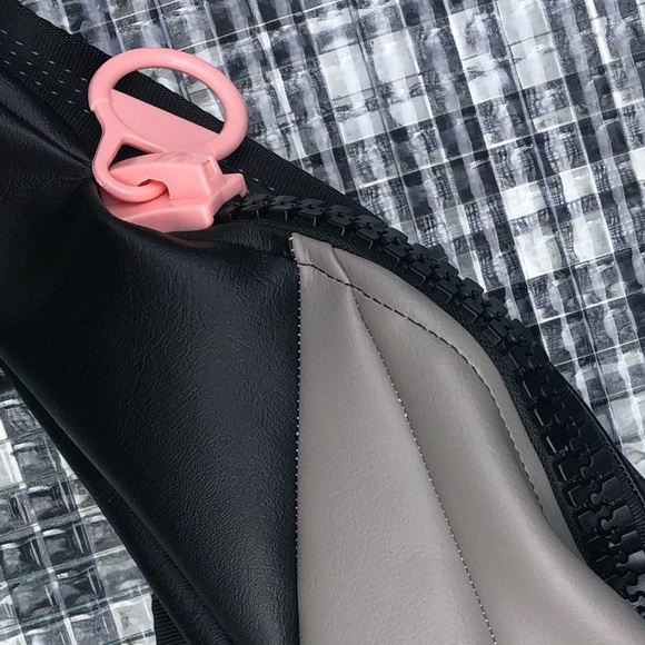 Cold Lips leather ((vegan)) fanny pack. Handmade in NC from reclaimed fabric. - Picture 6 of 7